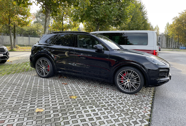 Porsche 9YA Cayenne GTS