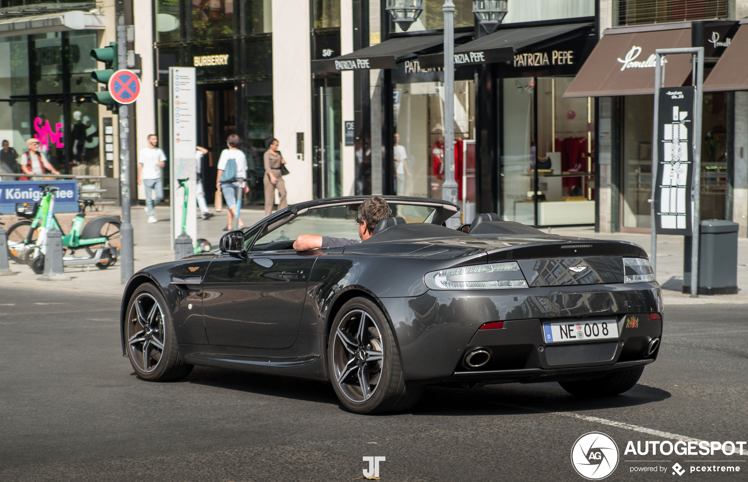 Aston Martin V8 Vantage Roadster 2012