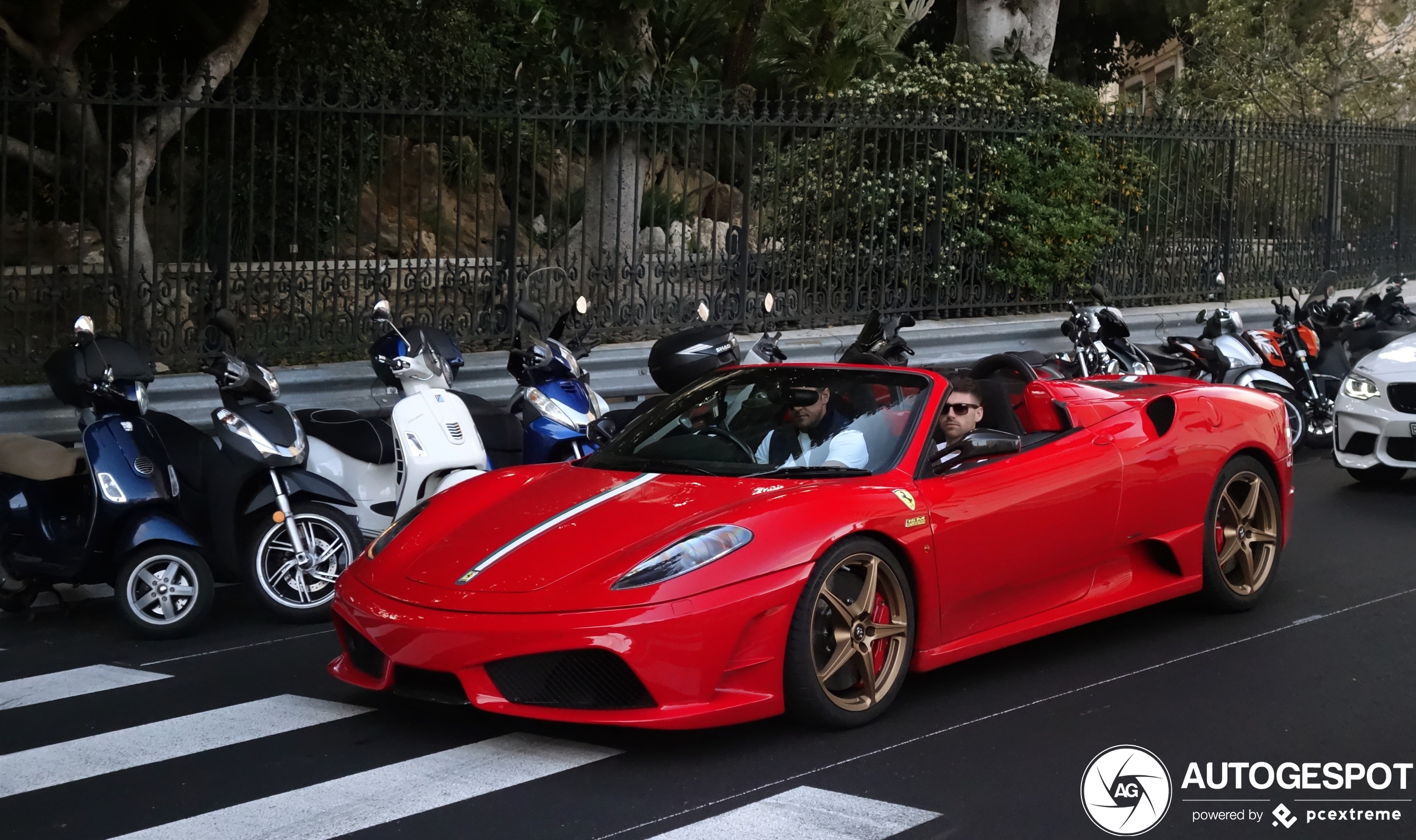 Ferrari Scuderia Spider 16M