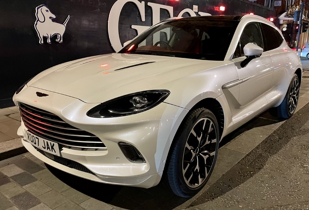 Aston Martin DBX