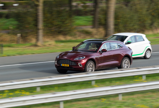 Aston Martin DBX