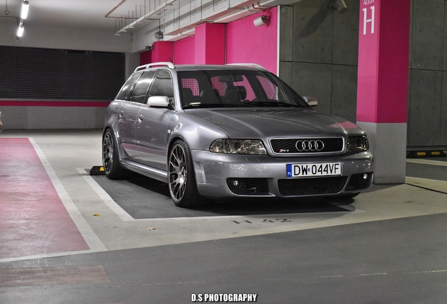 Audi RS4 Avant B5