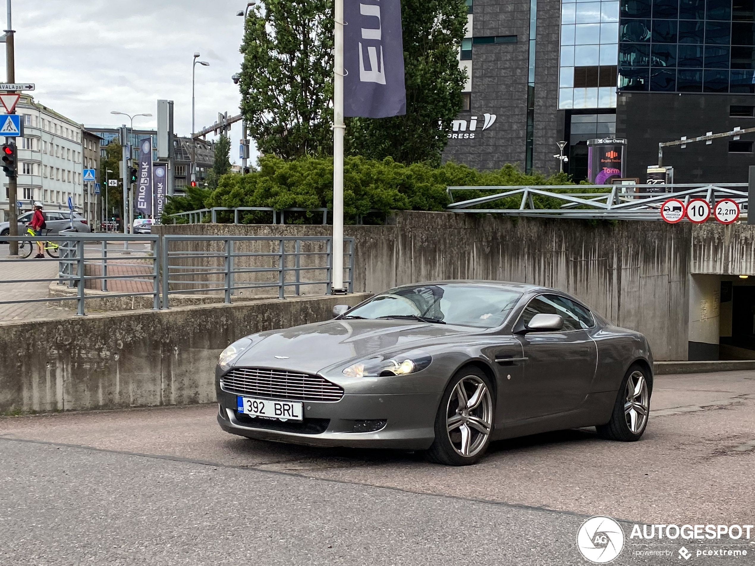 Aston Martin DB9