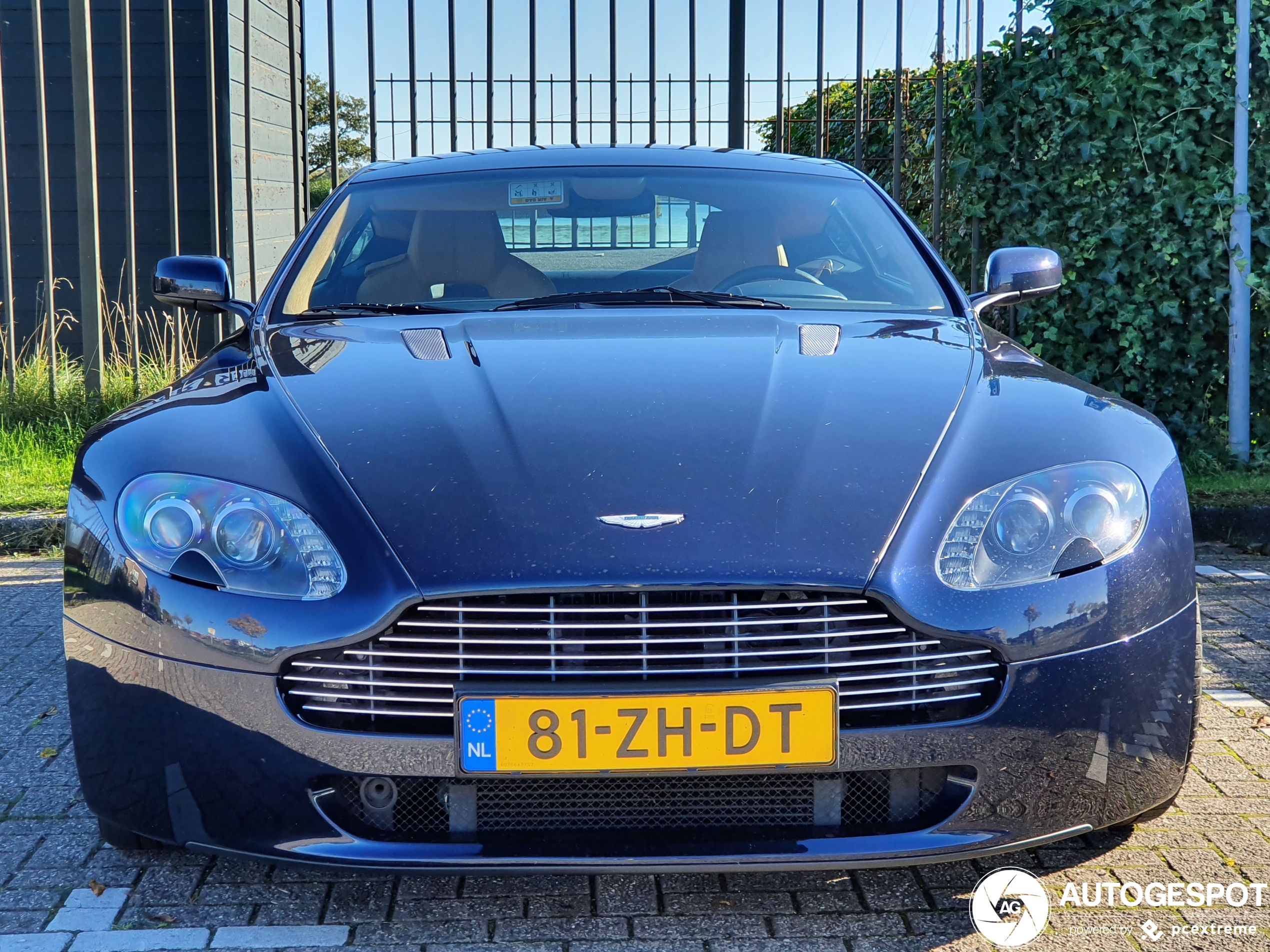 Aston Martin V8 Vantage