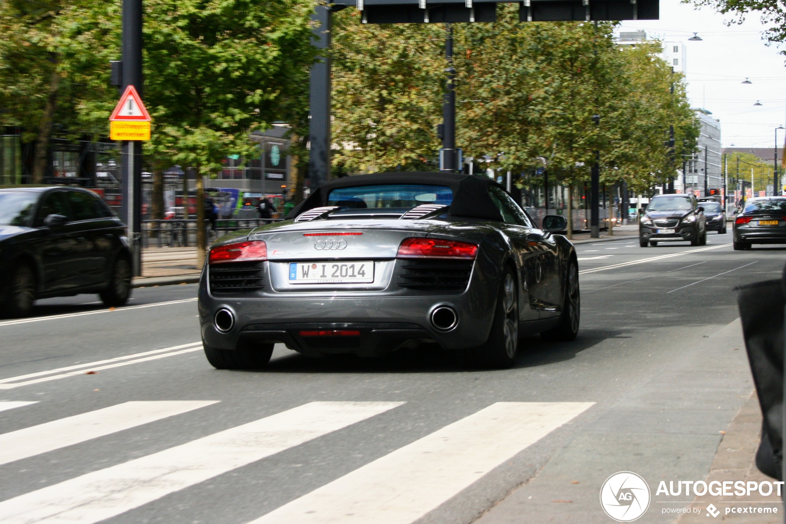 Audi R8 V10 Spyder 2013