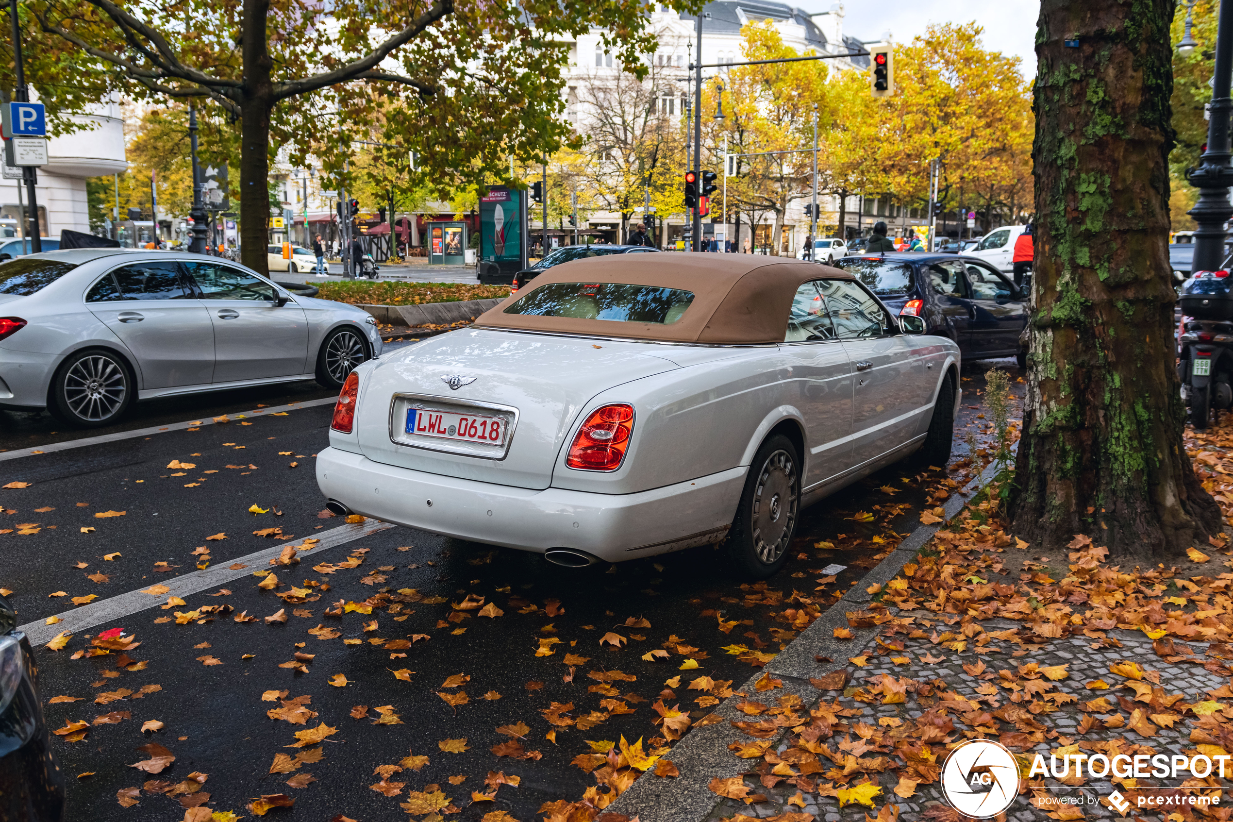 Twee maal Bentley Azure om de zomer mee af te sluiten