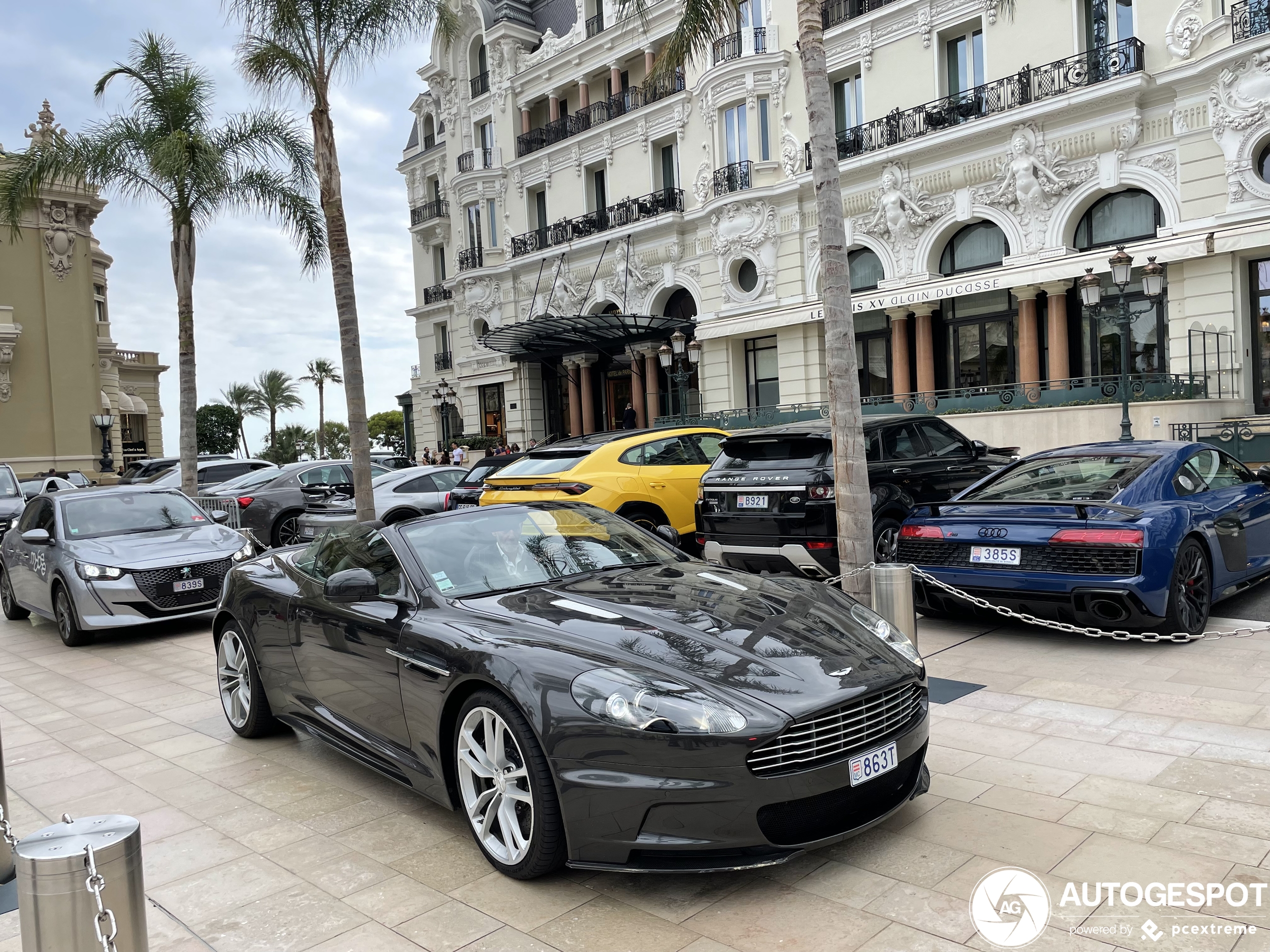 Aston Martin DBS Volante