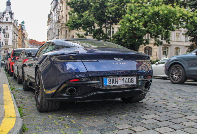 Aston Martin DB11 AMR