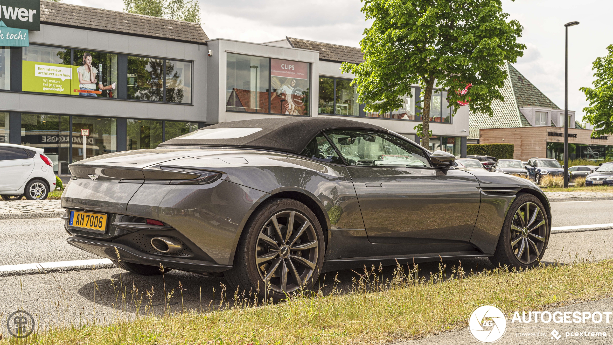 Aston Martin DB11 V8 Volante