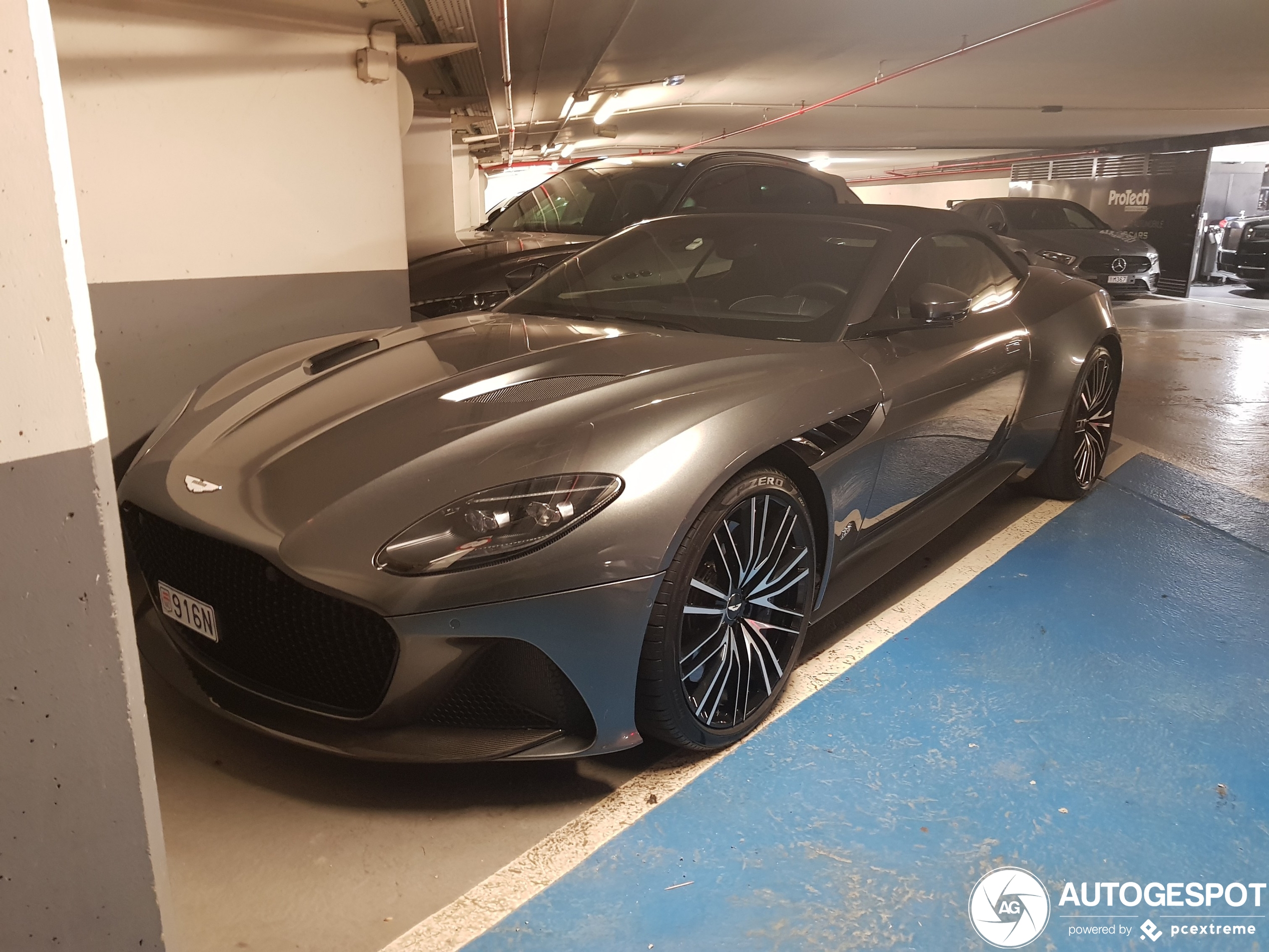 Aston Martin DBS Superleggera Volante