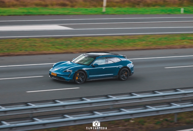 Porsche Taycan Turbo S Cross Turismo