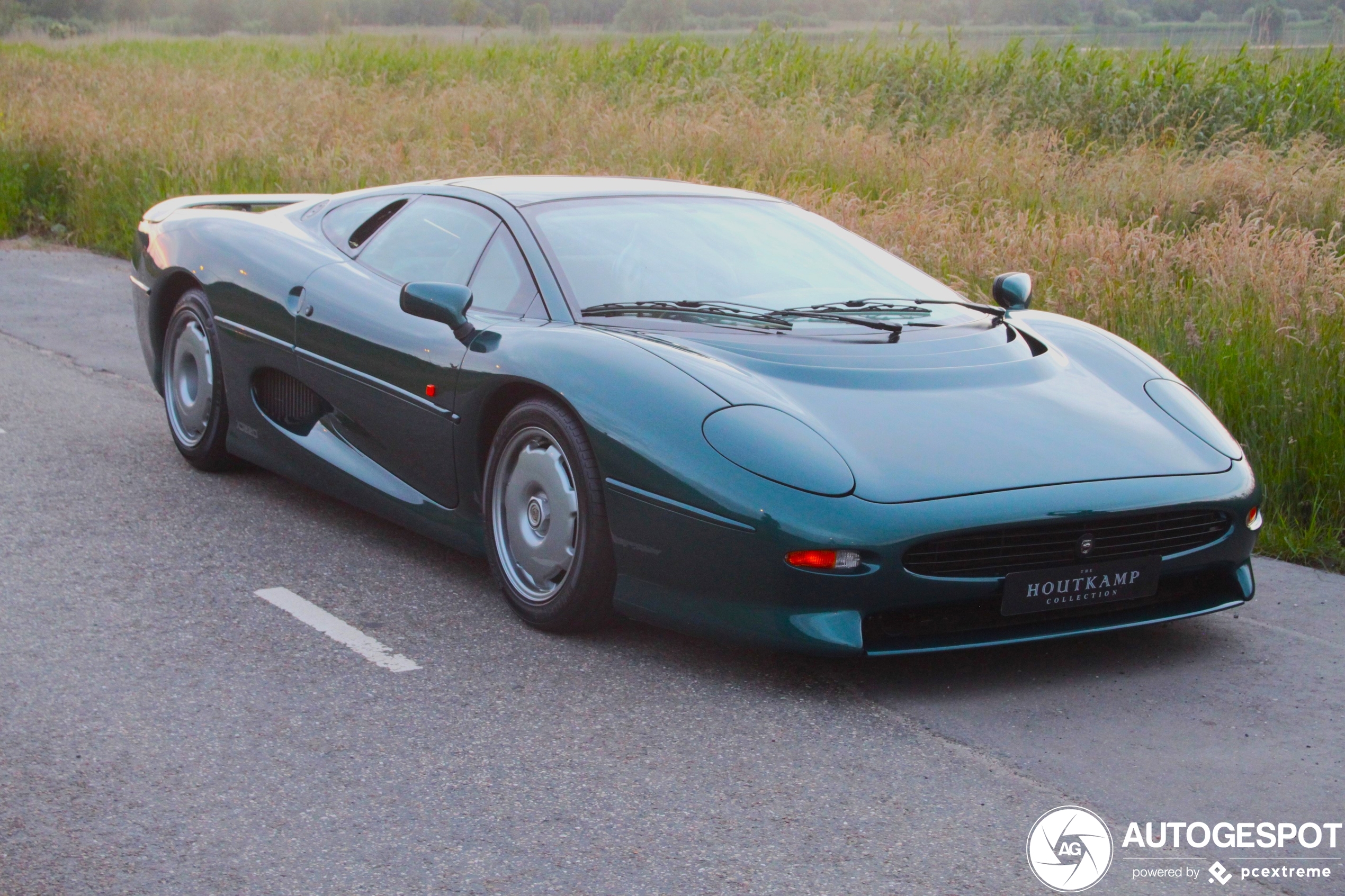 Jaguar XJ220