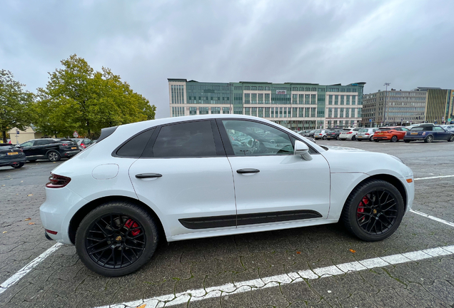 Porsche 95B Macan GTS