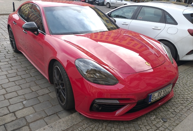 Porsche 971 Panamera Turbo