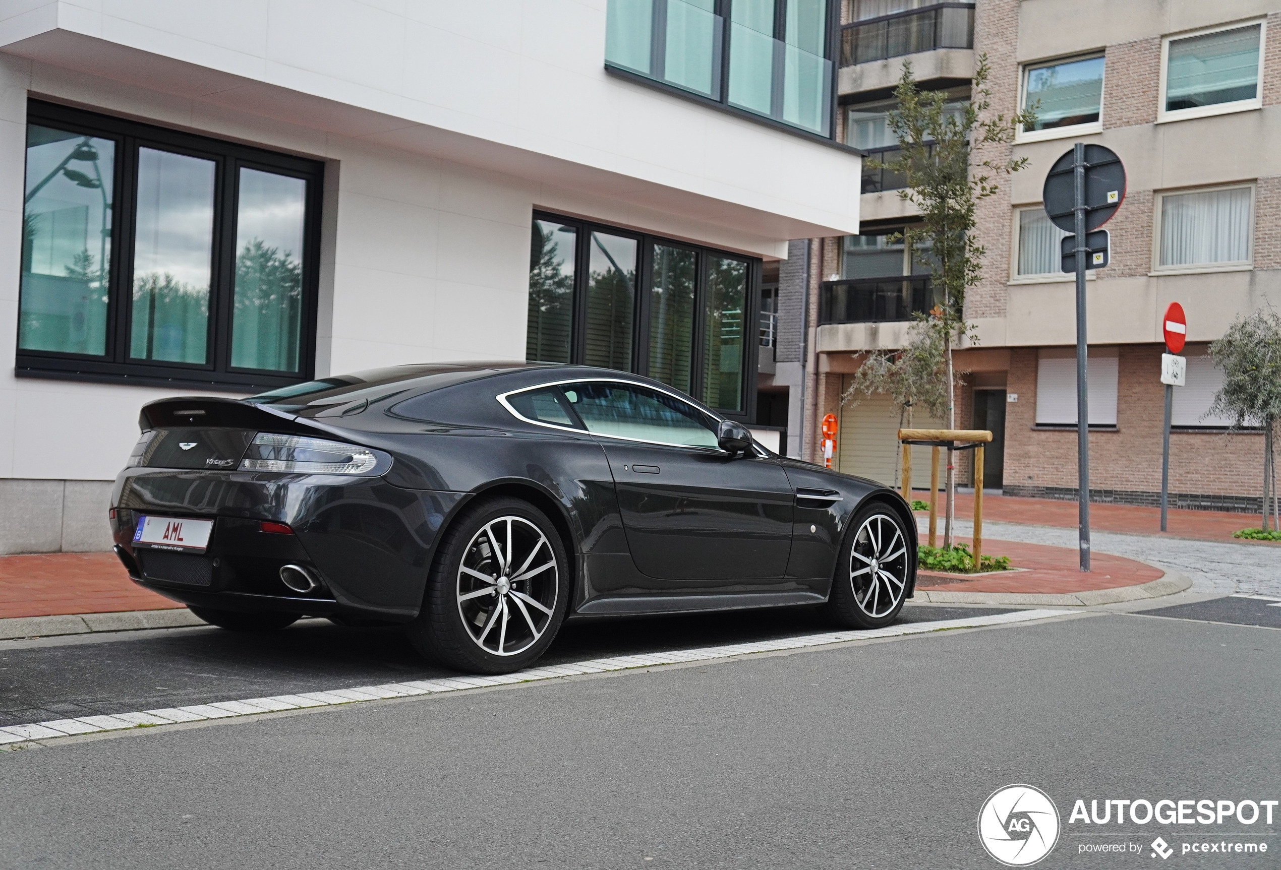 Aston Martin V8 Vantage S