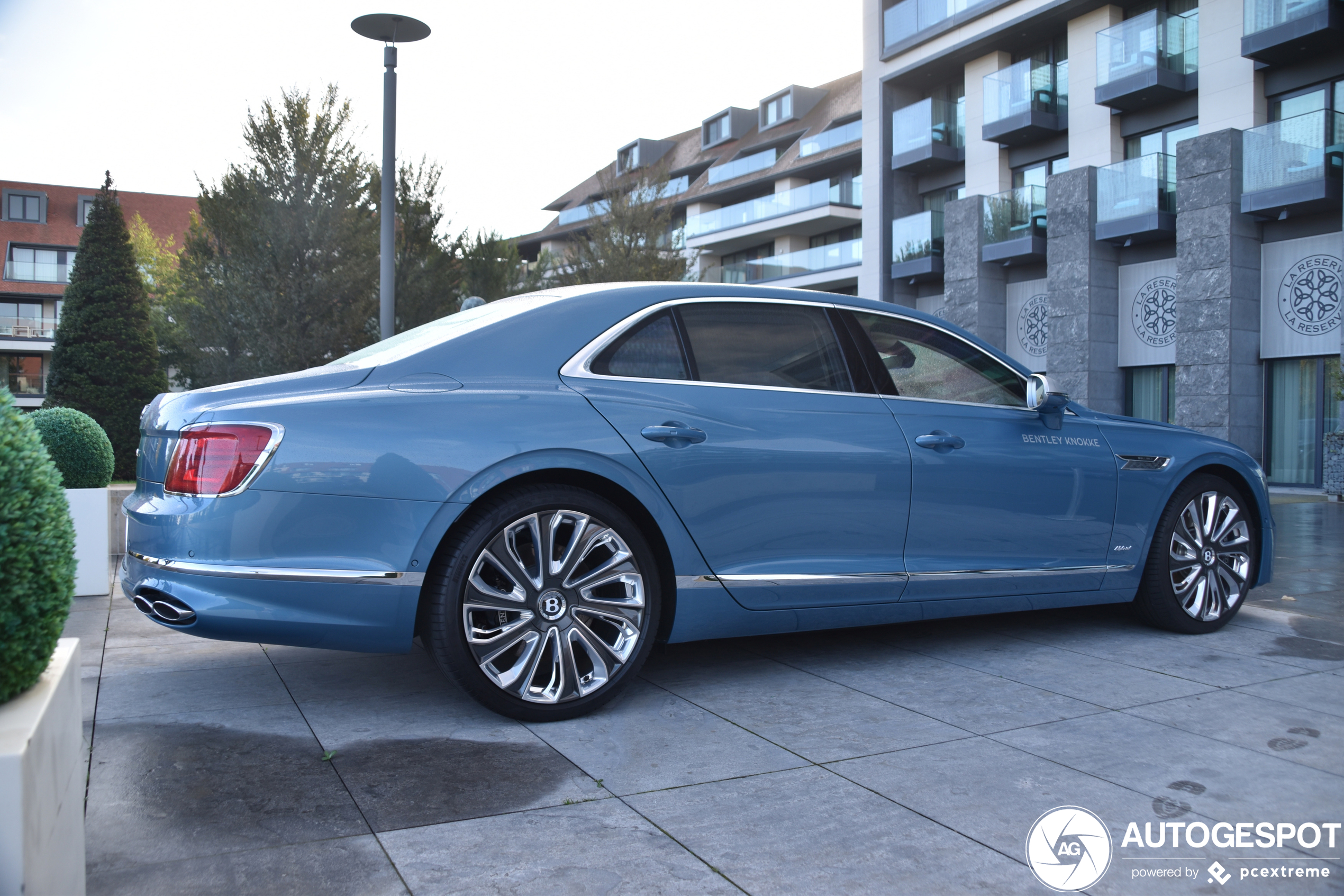 Bentley Flying Spur Hybrid Mulliner