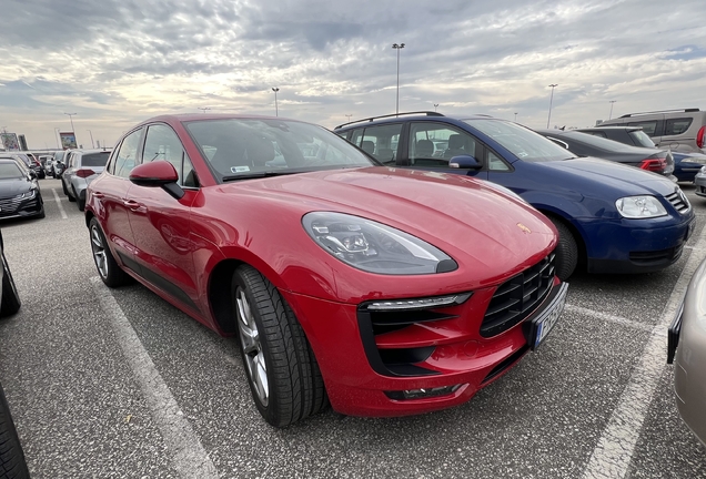 Porsche 95B Macan GTS