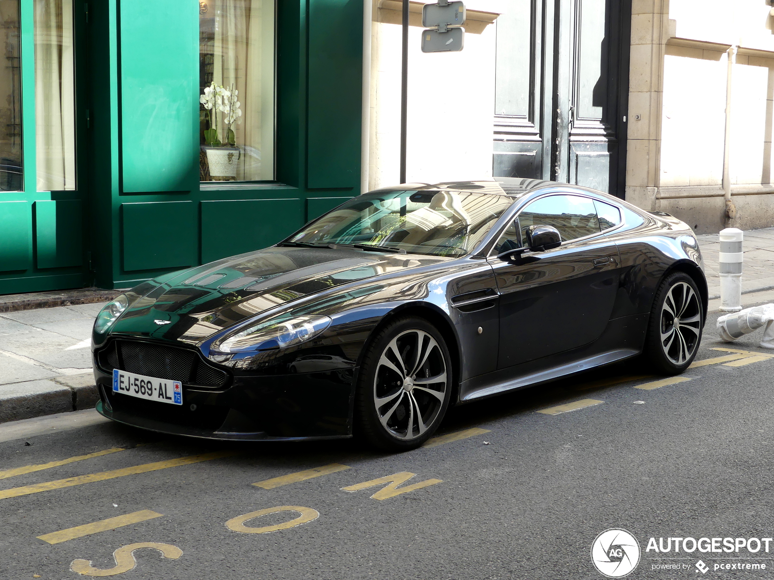 Aston Martin V12 Vantage S