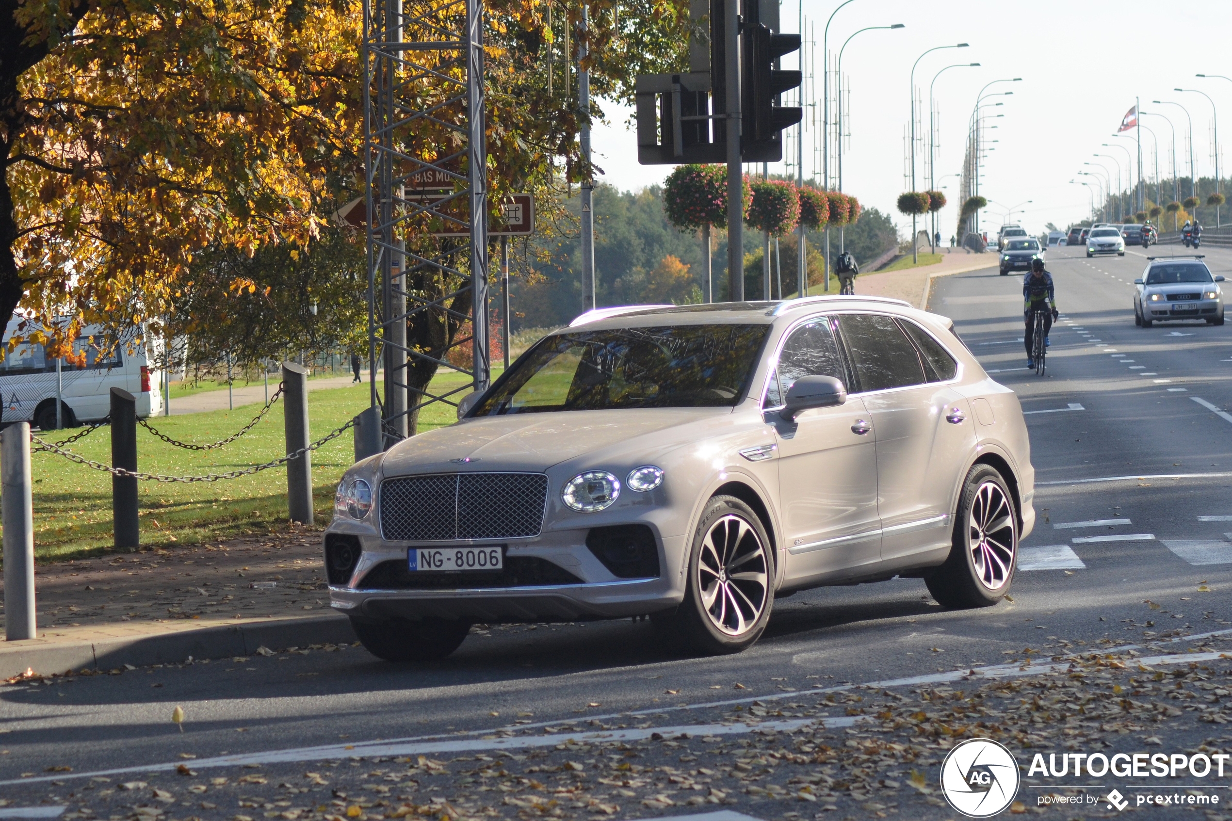 Bentley Bentayga Hybrid 2021