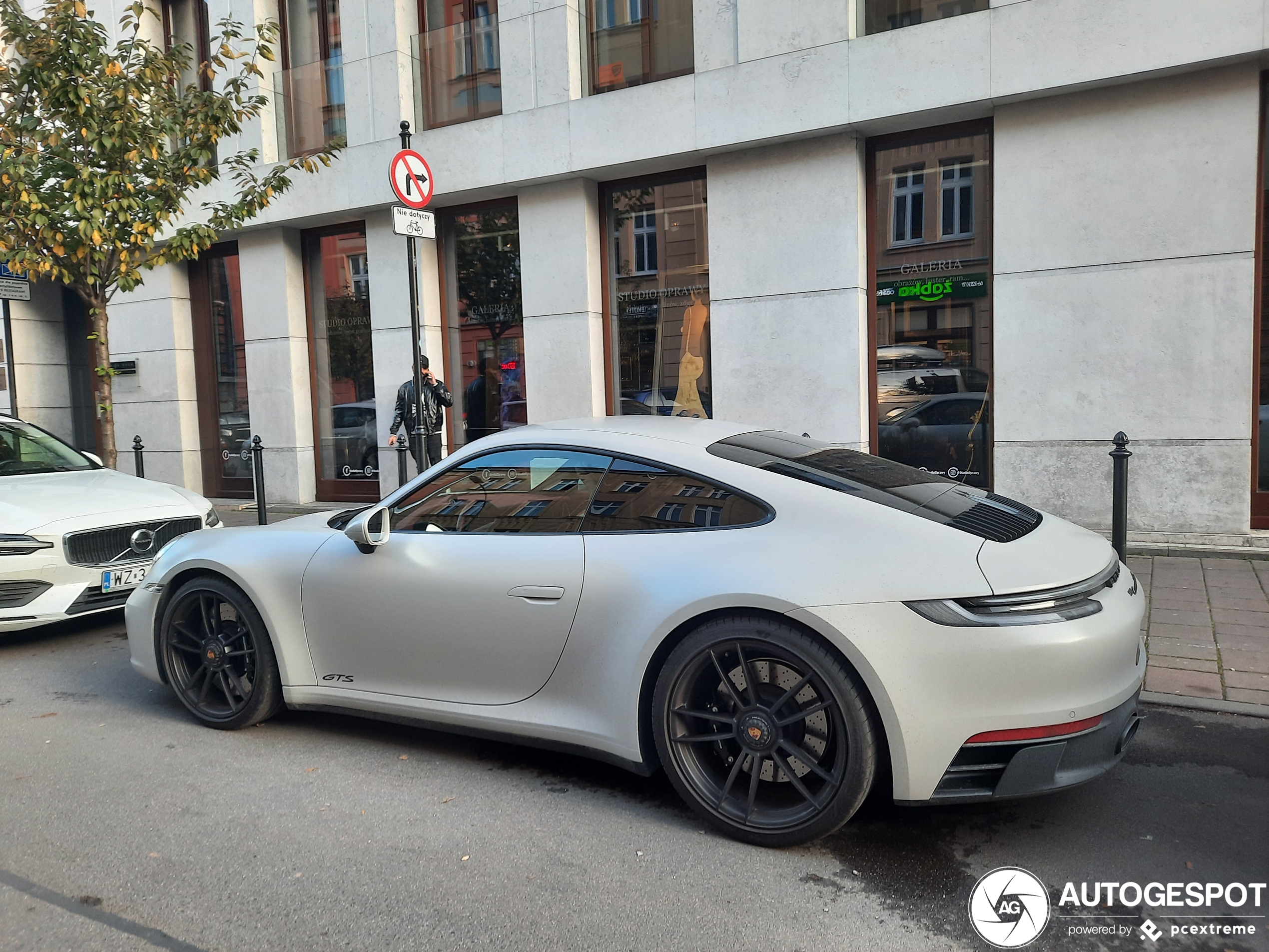 Porsche 992 Carrera 4 GTS