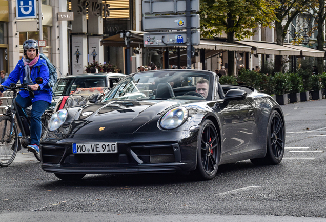 Porsche 992 Carrera 4 GTS Cabriolet