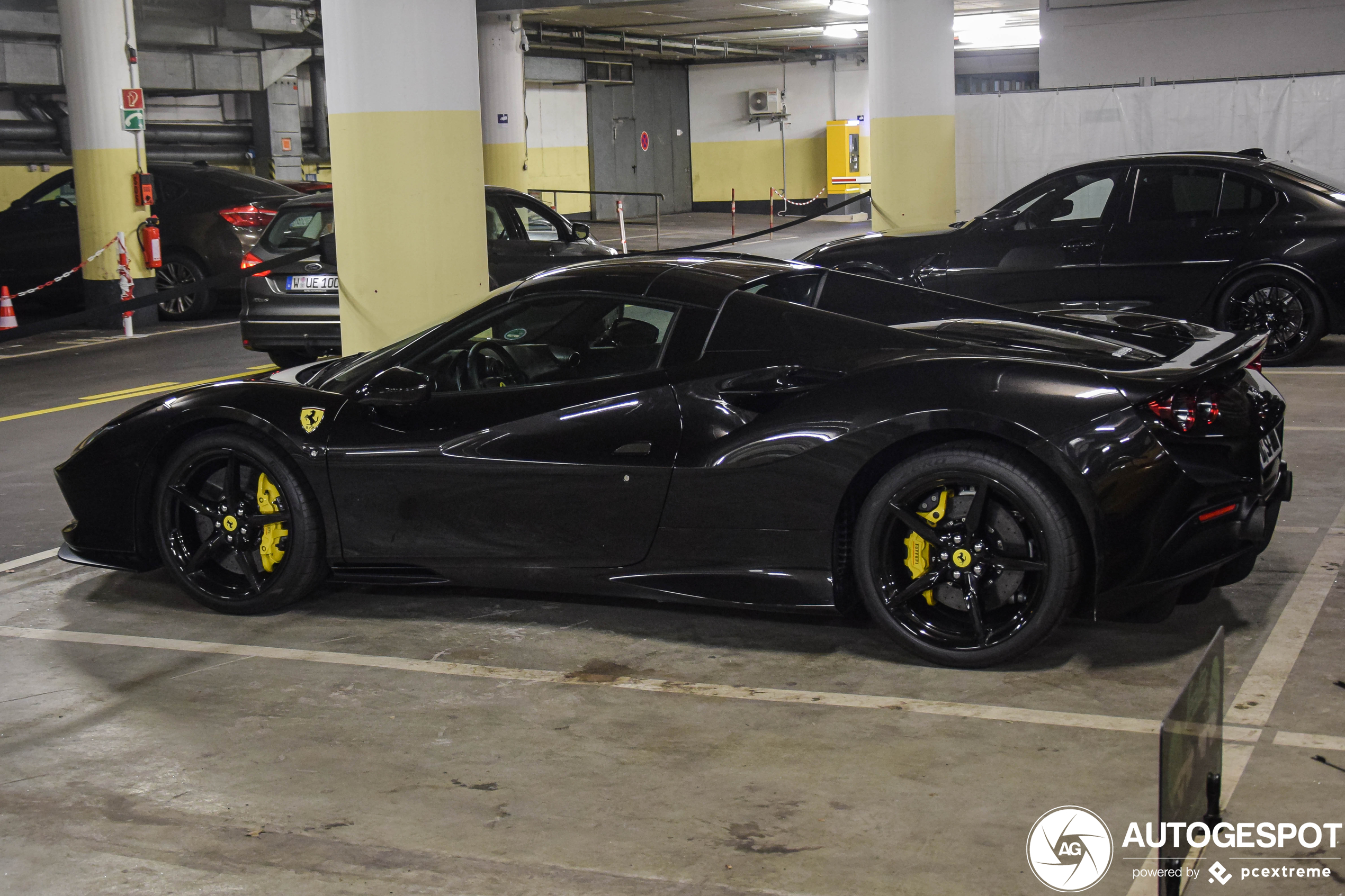 1/18 MR Collection Ferrari F8 Tributo Nero Daytona Black