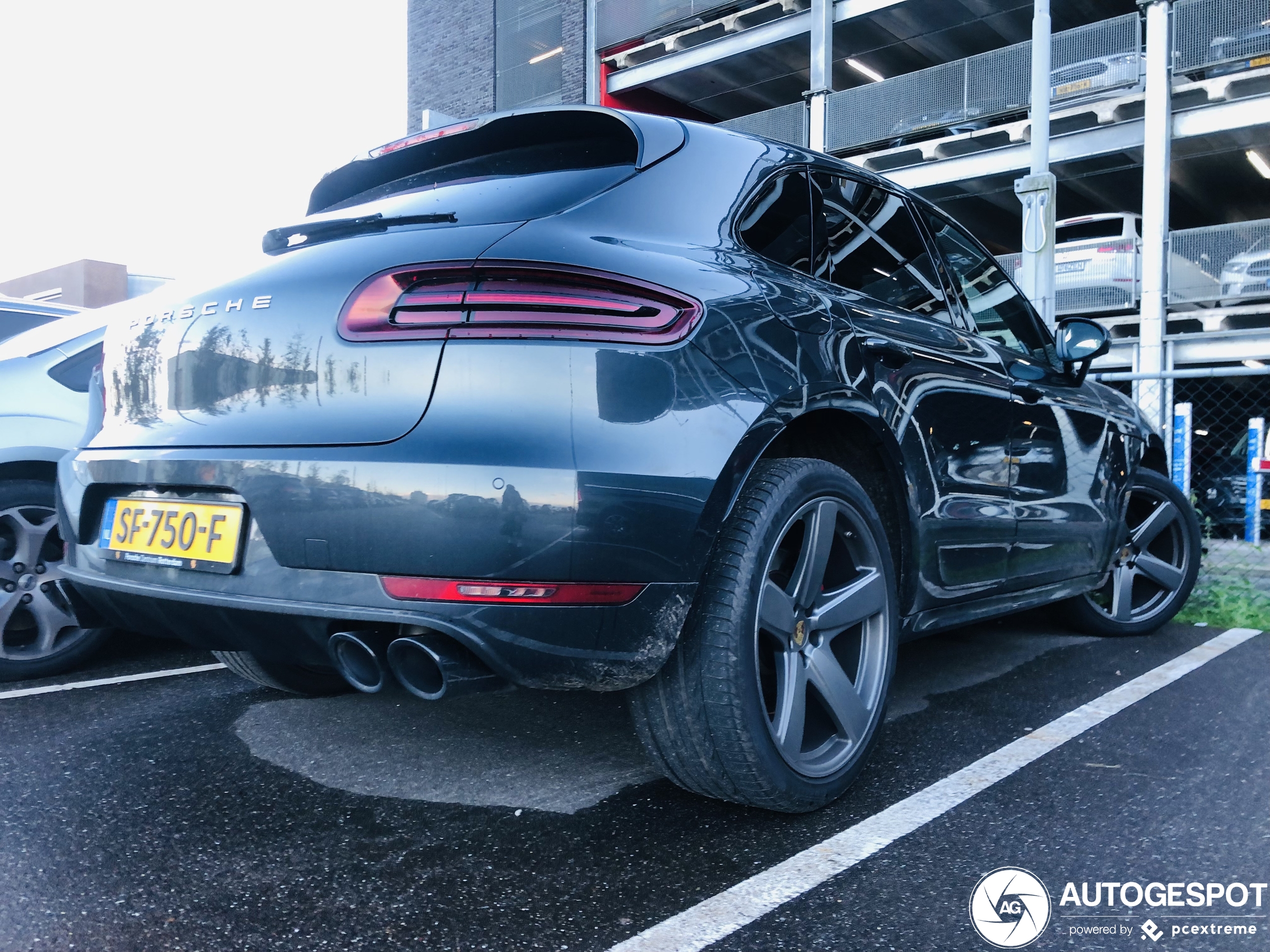 Porsche 95B Macan Turbo