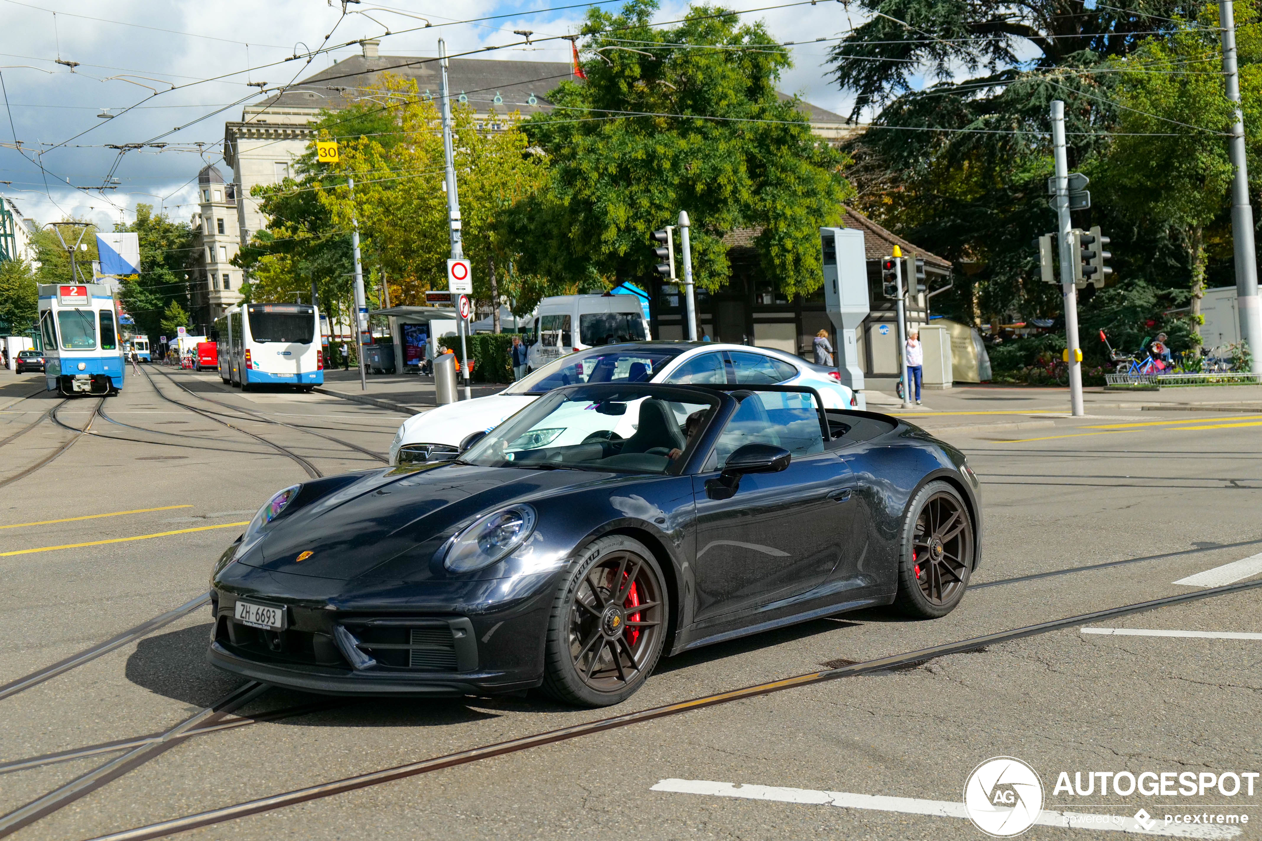 Porsche 992 Carrera 4 GTS Cabriolet