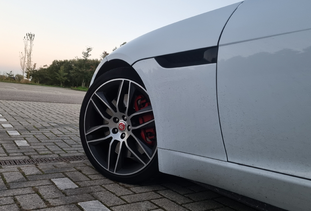 Jaguar F-TYPE R Coupé 2017