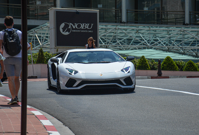 Lamborghini Aventador S LP740-4