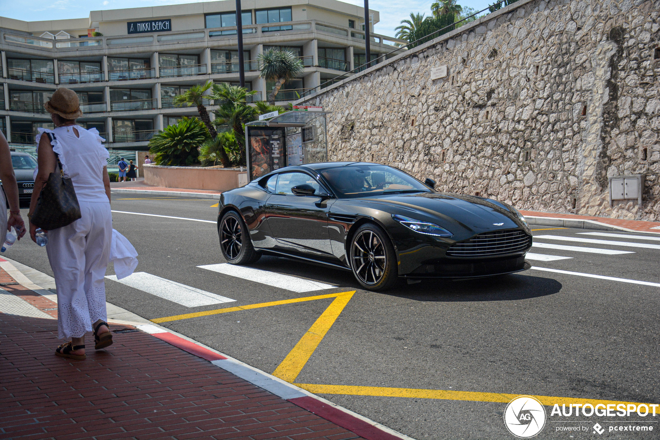 Aston Martin DB11 V8