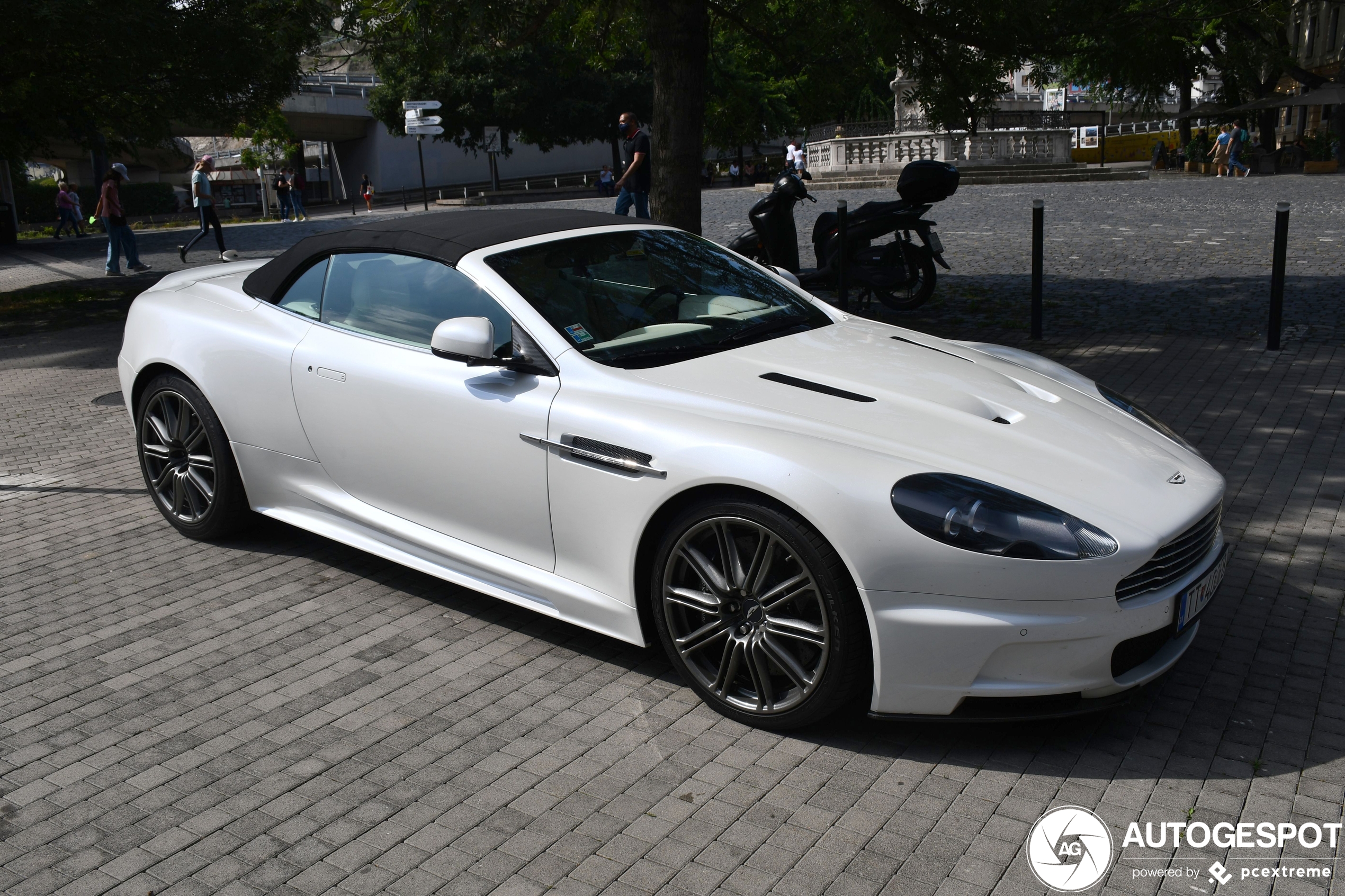 Aston Martin DBS Volante