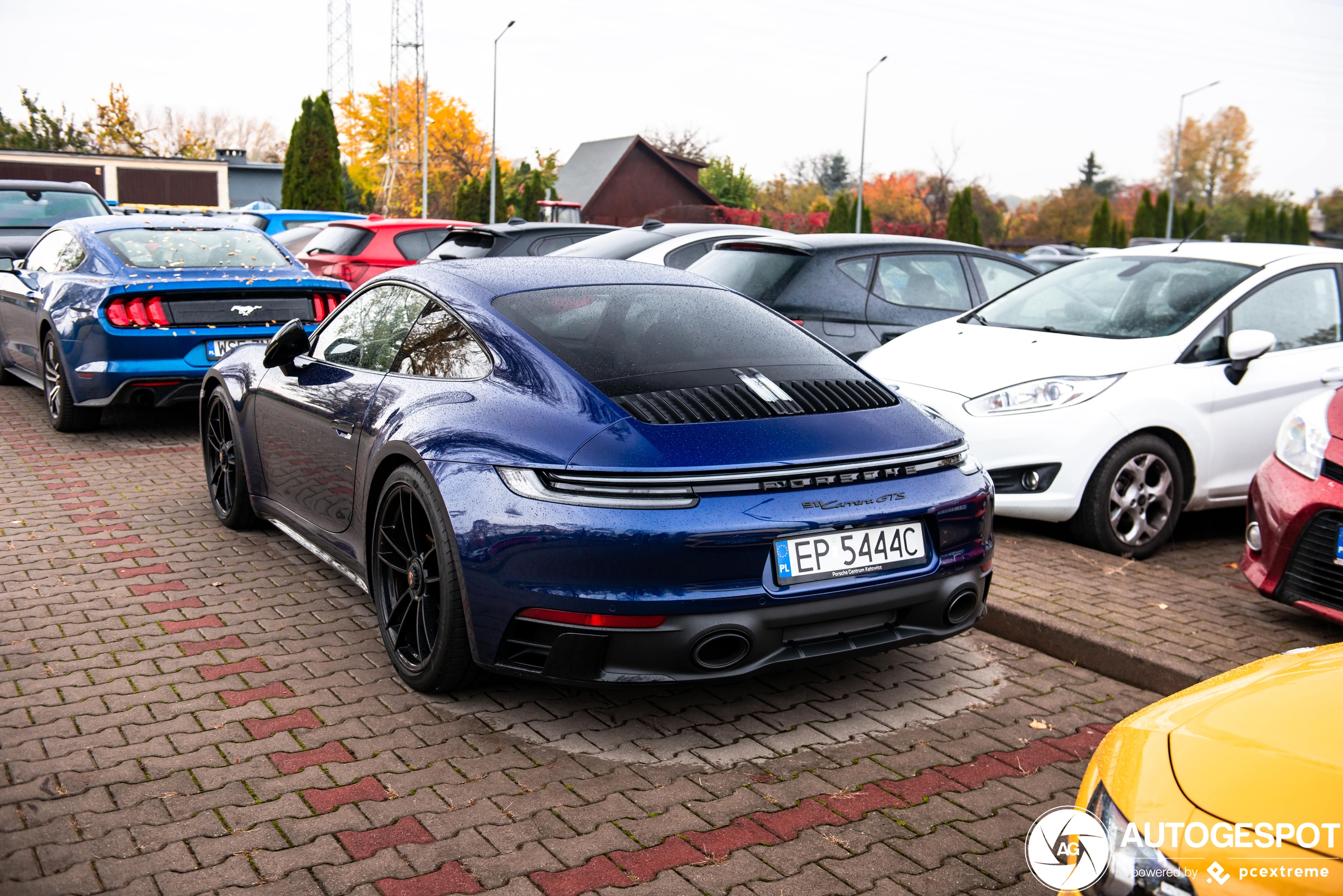 Porsche 992 Carrera 4 GTS