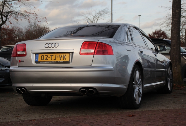 Audi S8 D3