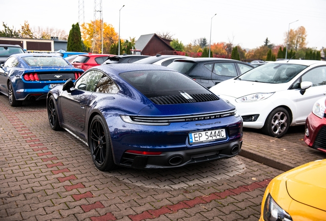 Porsche 992 Carrera 4 GTS