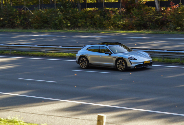 Porsche Taycan Turbo S Cross Turismo