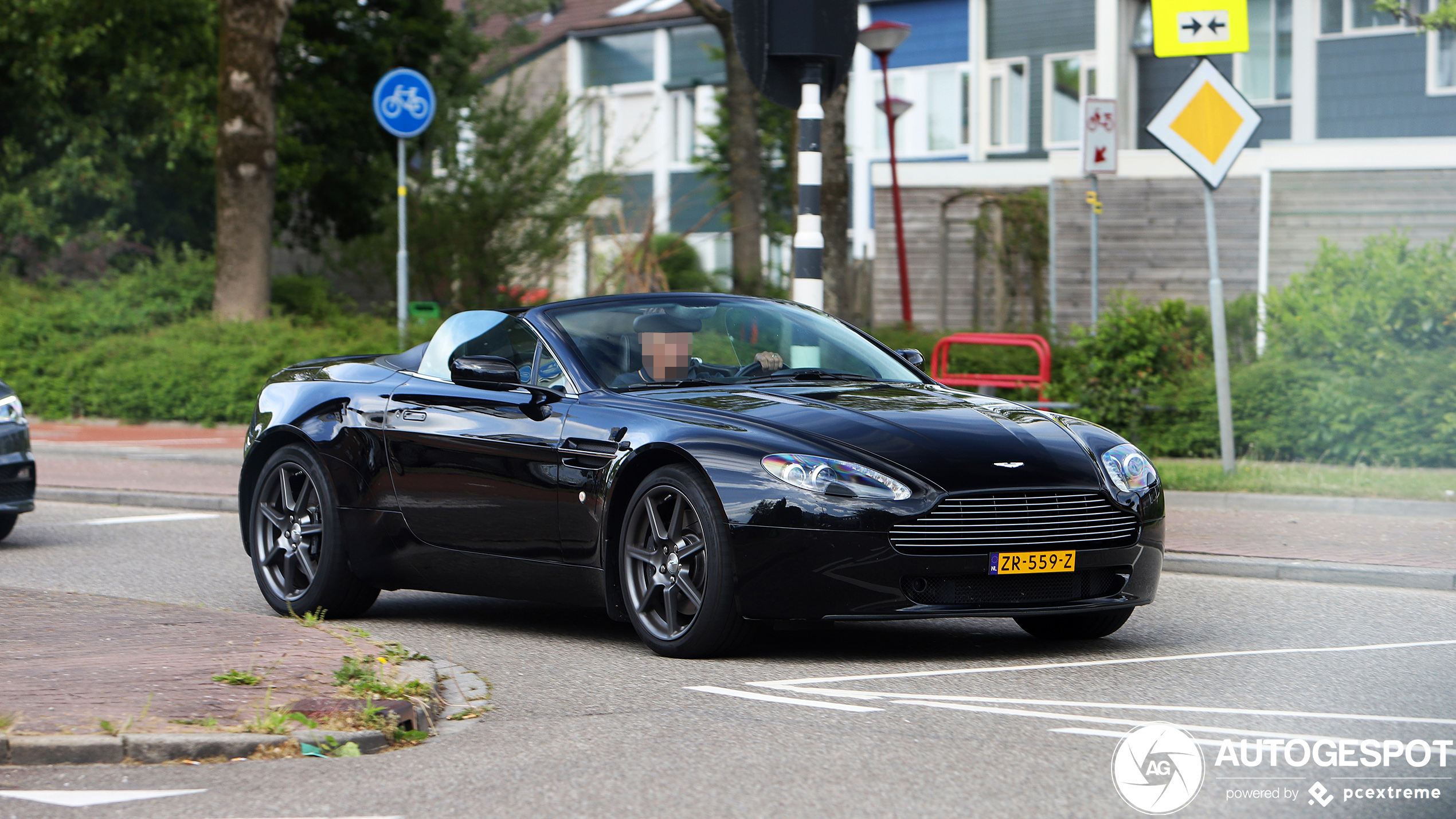 Aston Martin V8 Vantage Roadster