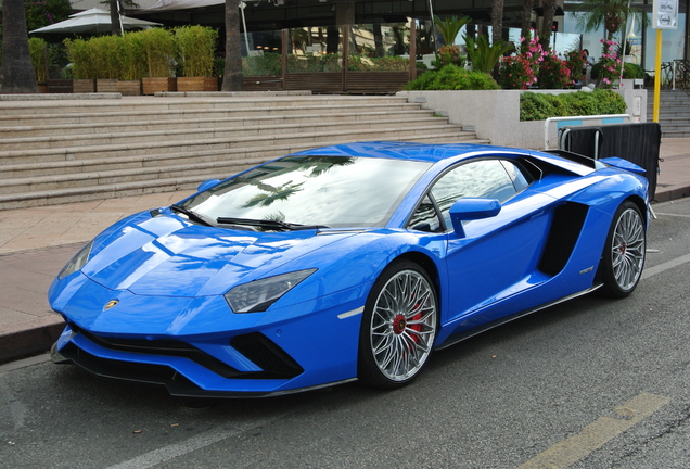 Lamborghini Aventador S LP740-4