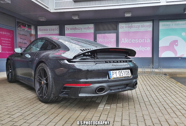 Porsche 992 Carrera 4 GTS