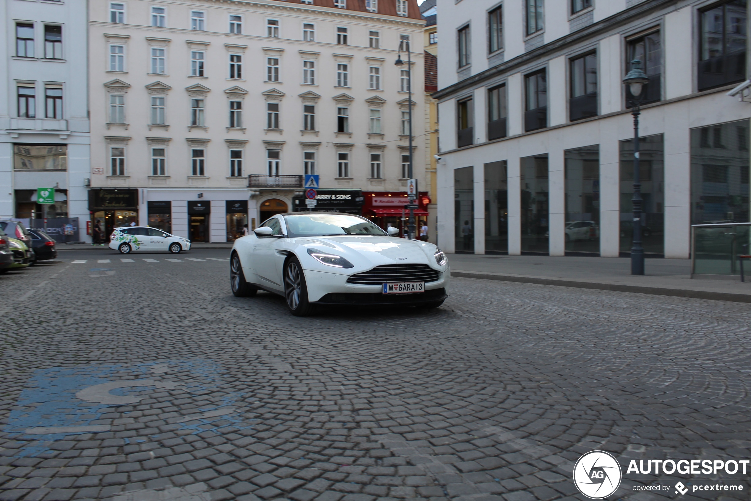 Aston Martin DB11