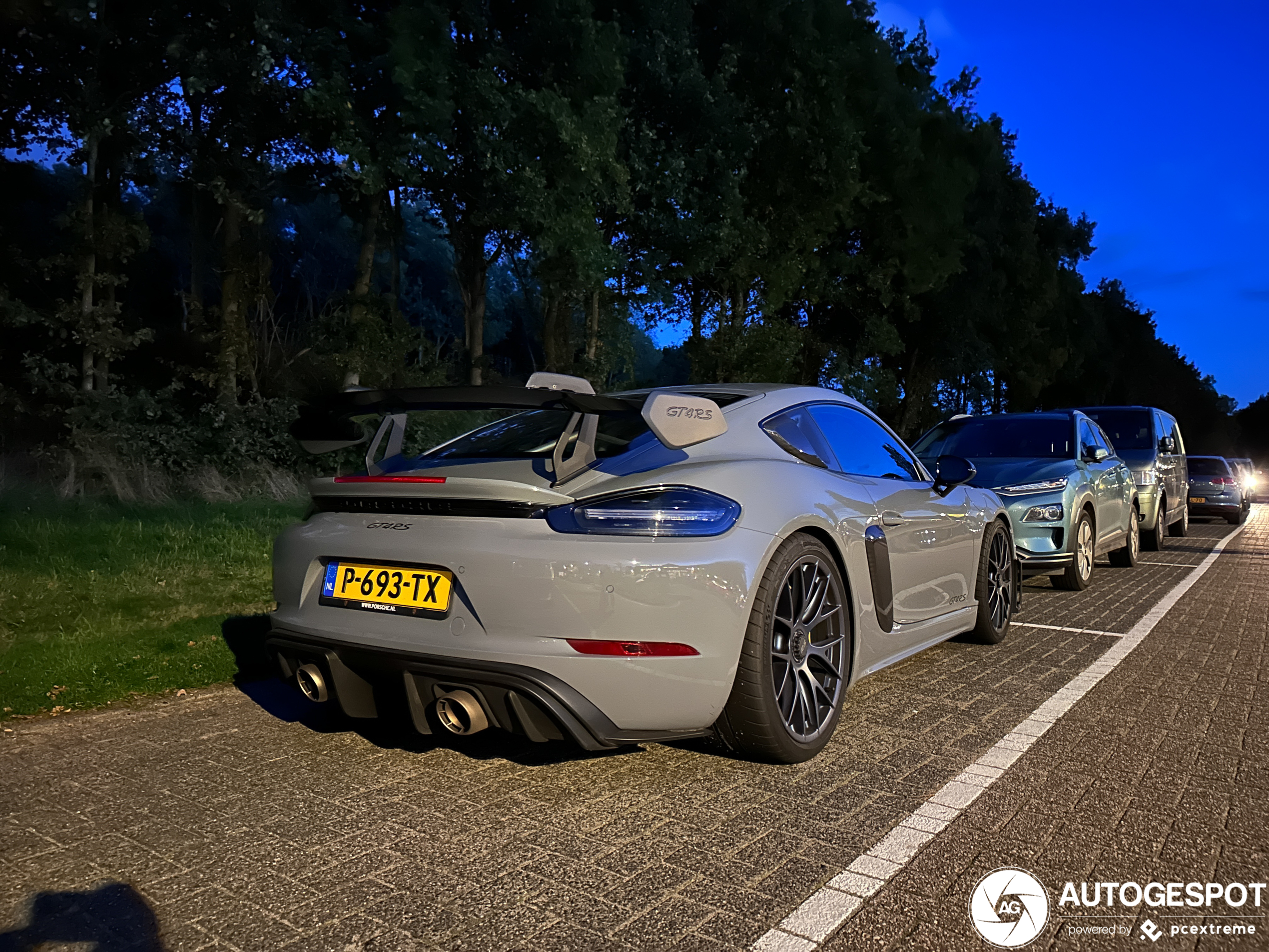 Porsche 718 Cayman GT4 RS Weissach Package