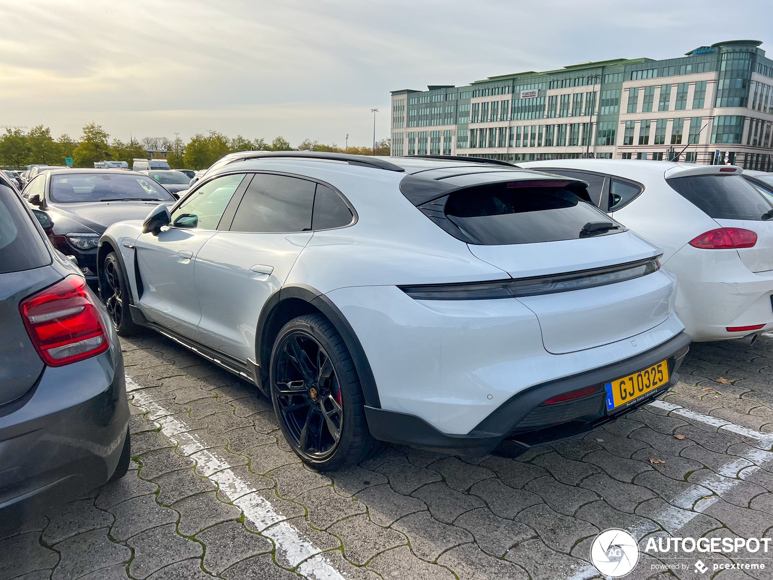 Porsche Taycan Turbo Cross Turismo