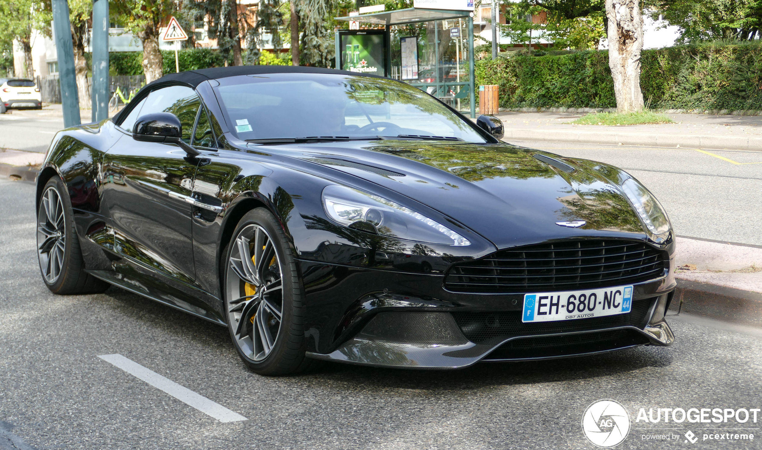 Aston Martin Vanquish Volante