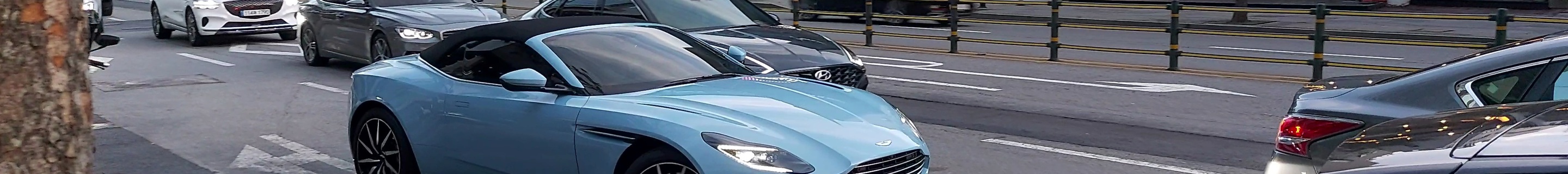 Aston Martin DB11 V8 Volante