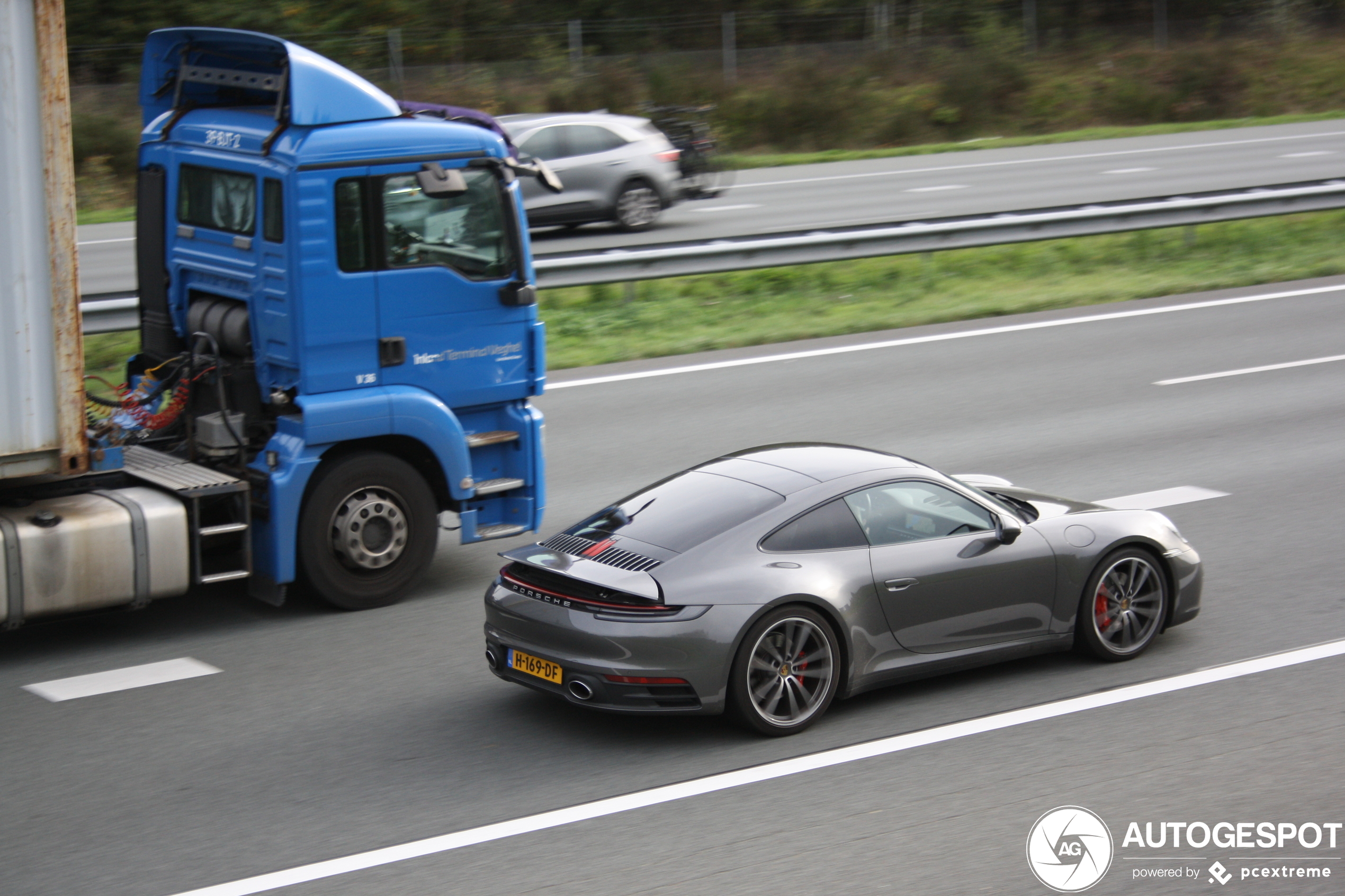 Porsche 992 Carrera 4S