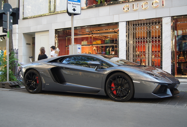 Lamborghini Aventador LP700-4