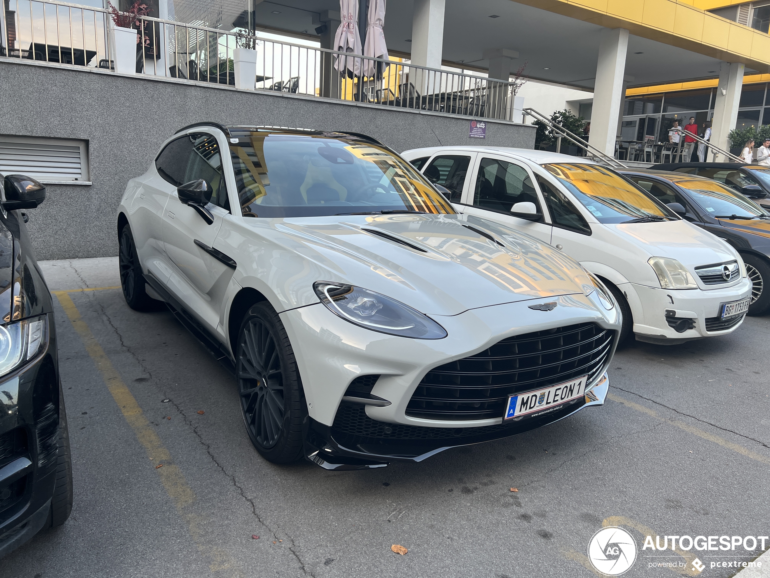 Aston Martin DBX707