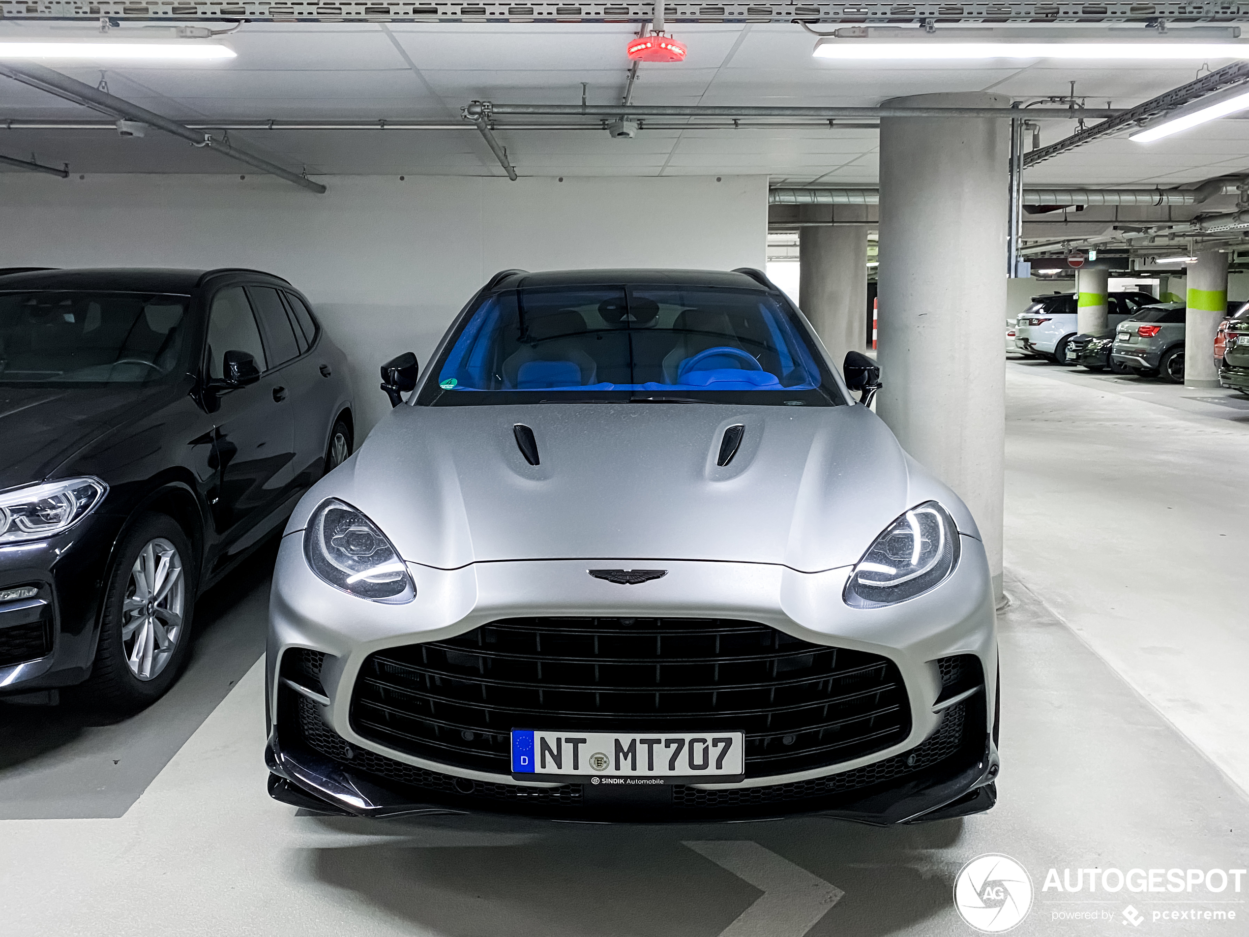 Aston Martin DBX707