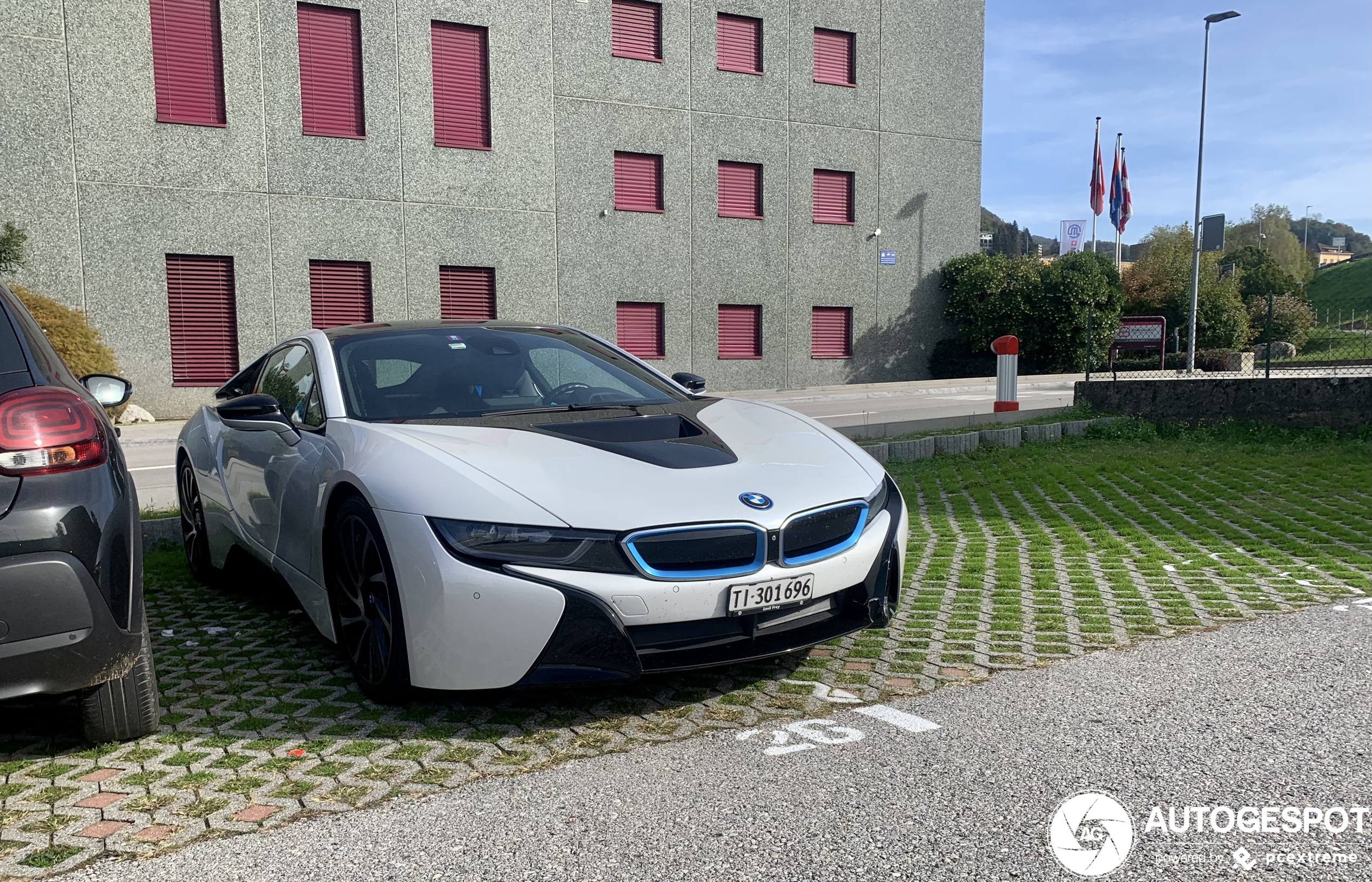 BMW i8