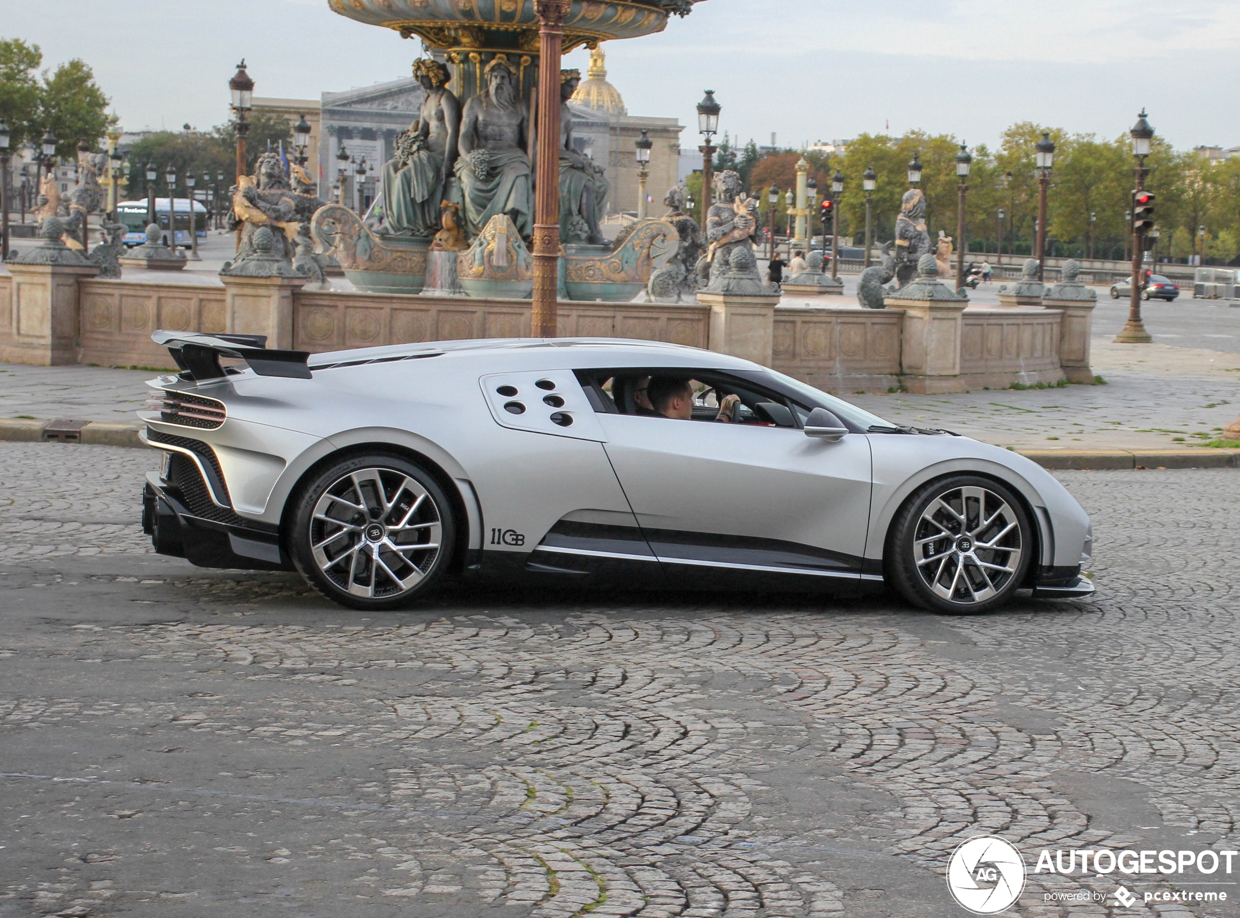 Vroegen morgen in Parijs: Bugatti Centodiecie